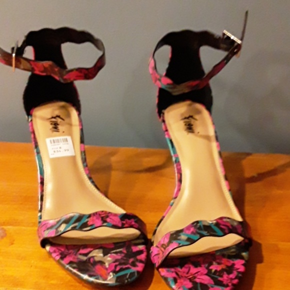 Shoes - Picture 2 of 3